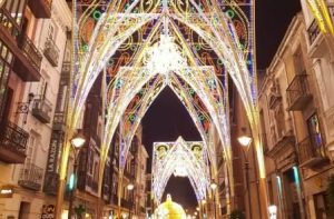 Calle Santiago iluminada